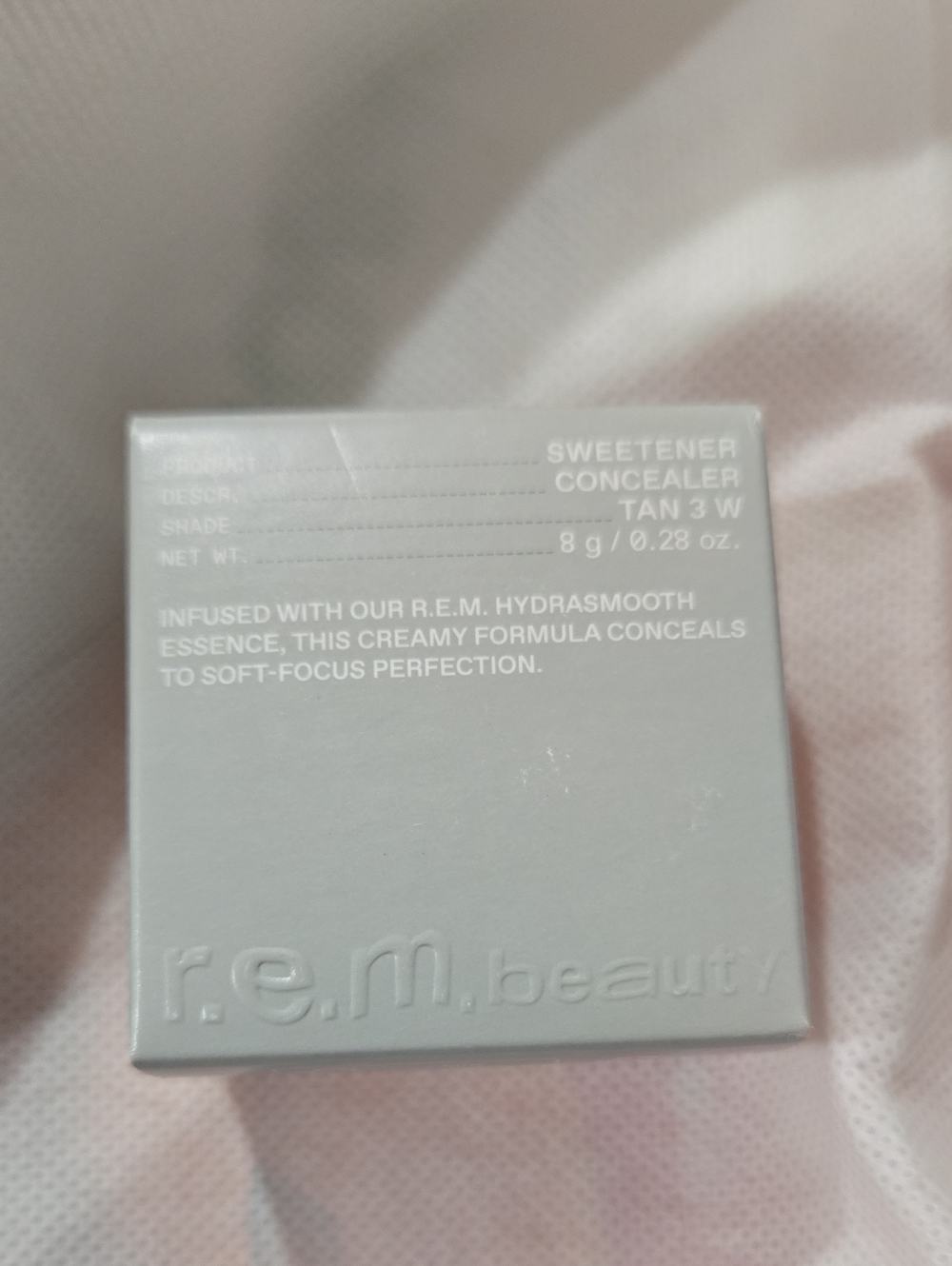 r.e.m. beauty Sweetener Concealer - Tan 3W